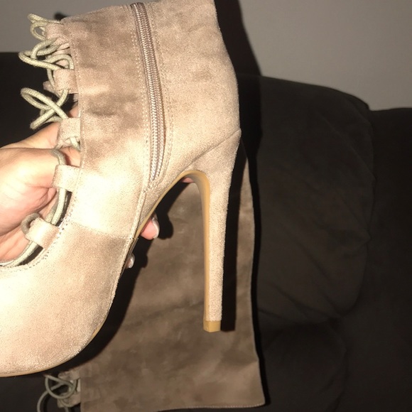 Thigh high open toe heals - Picture 3 of 3